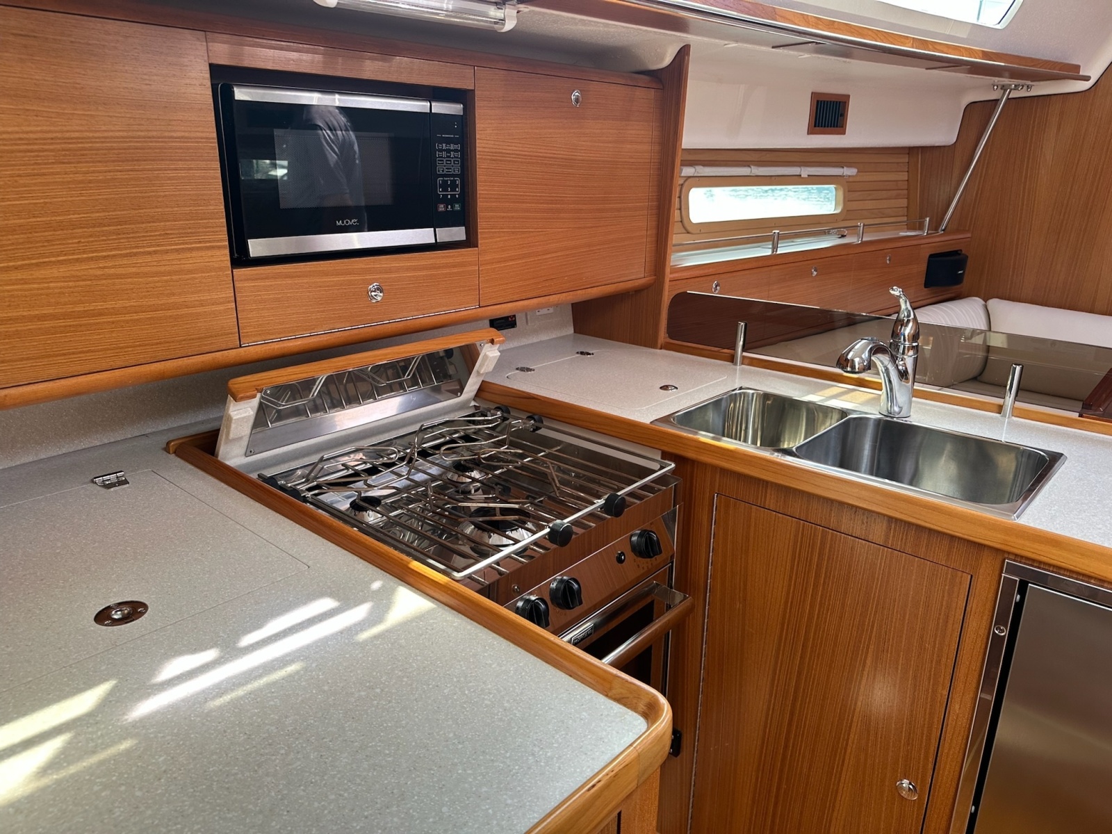2020 Catalina 425
