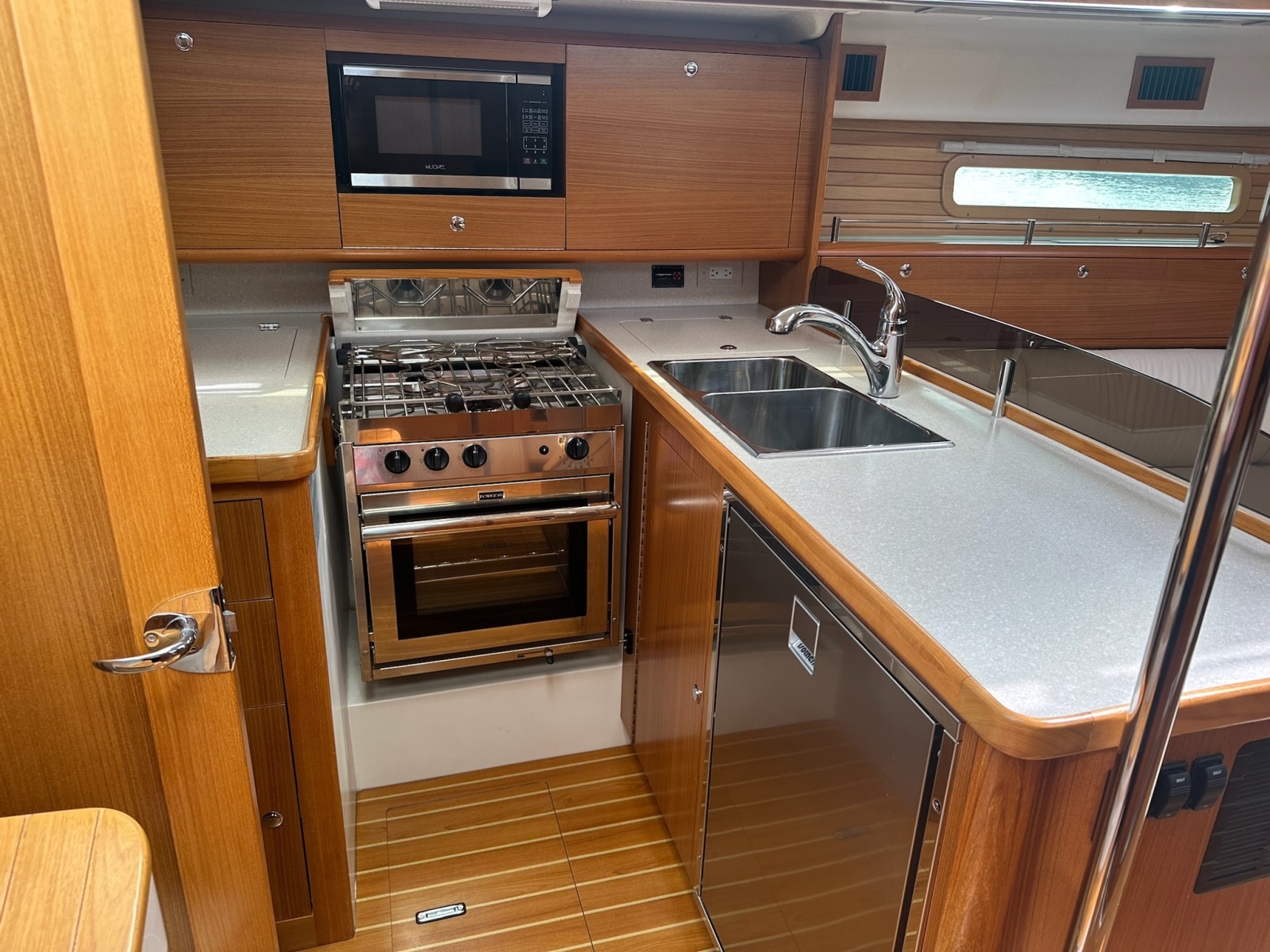 2020 Catalina 425