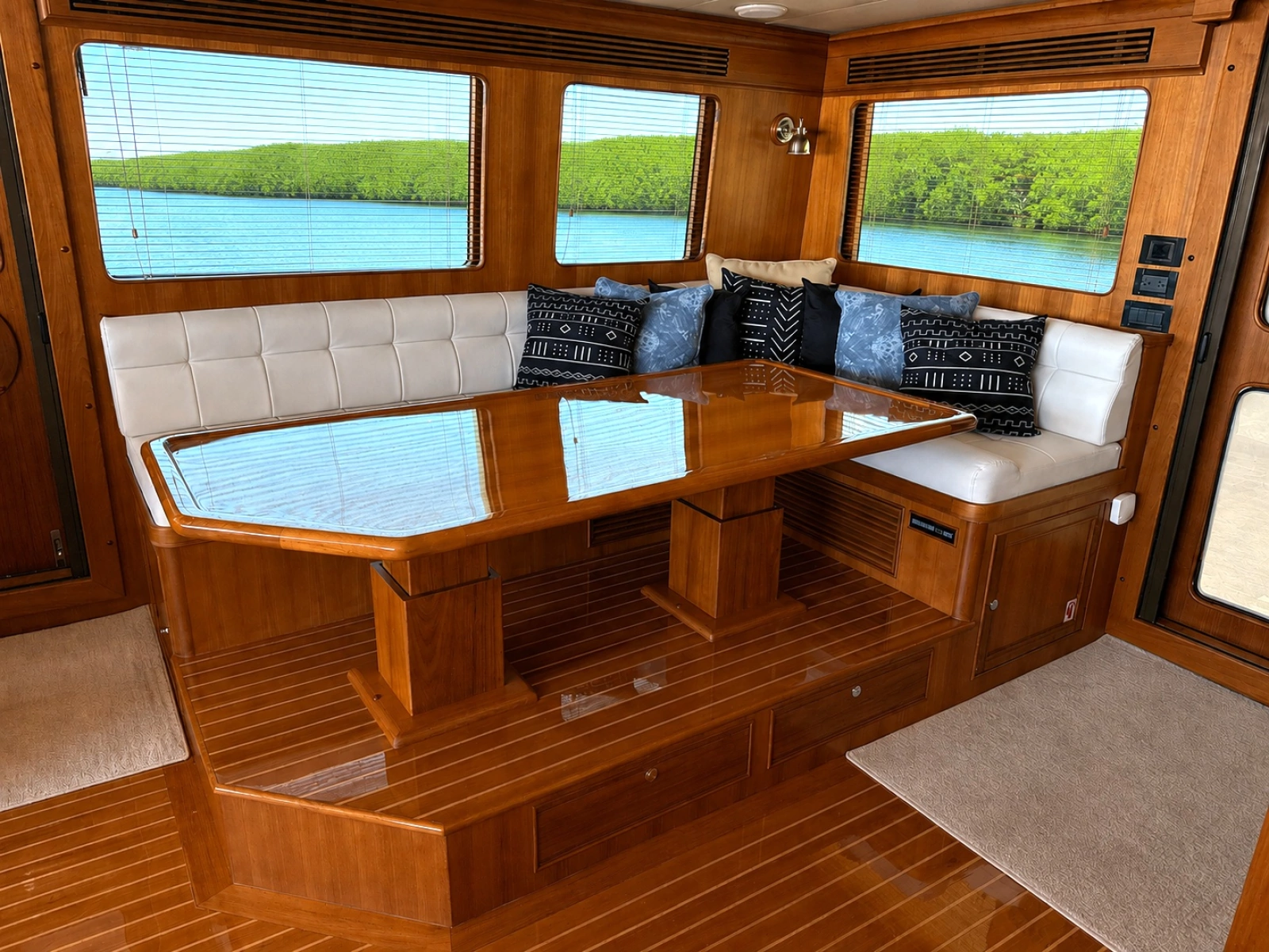 2020 Marlow Explorer 70E-CB