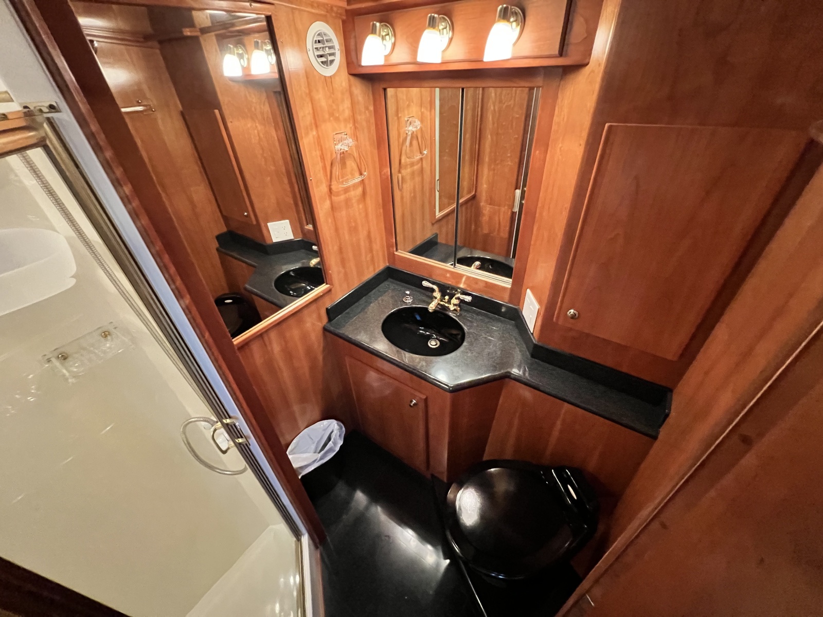 2004 Navigator 4400