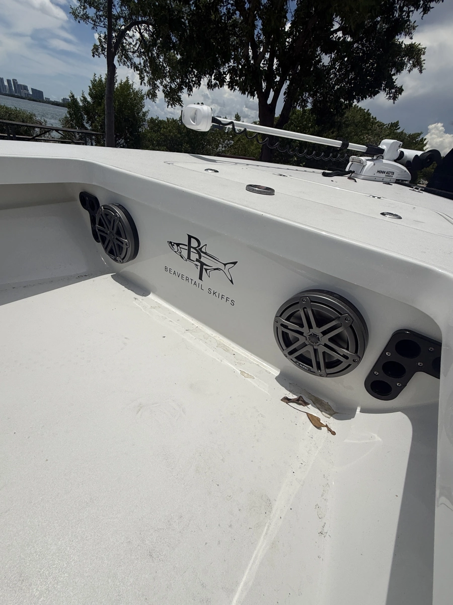 17ft Beavertail Yacht For Sale