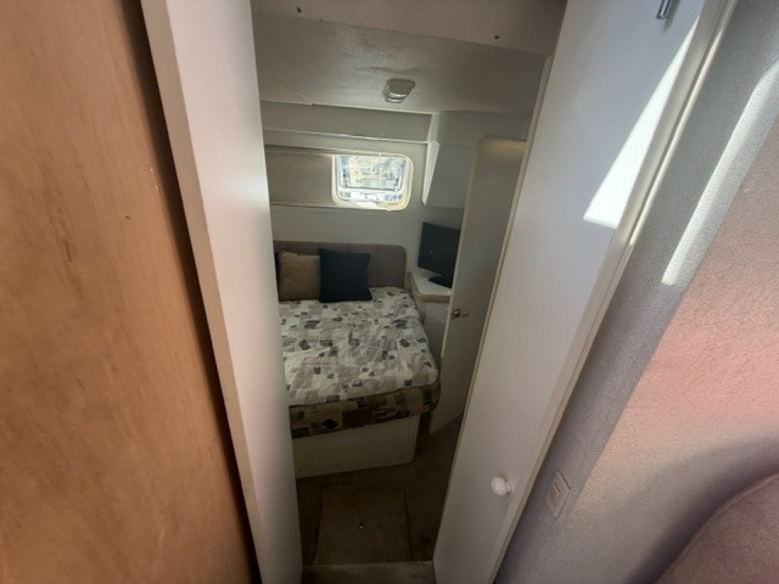 Aft stateroom access