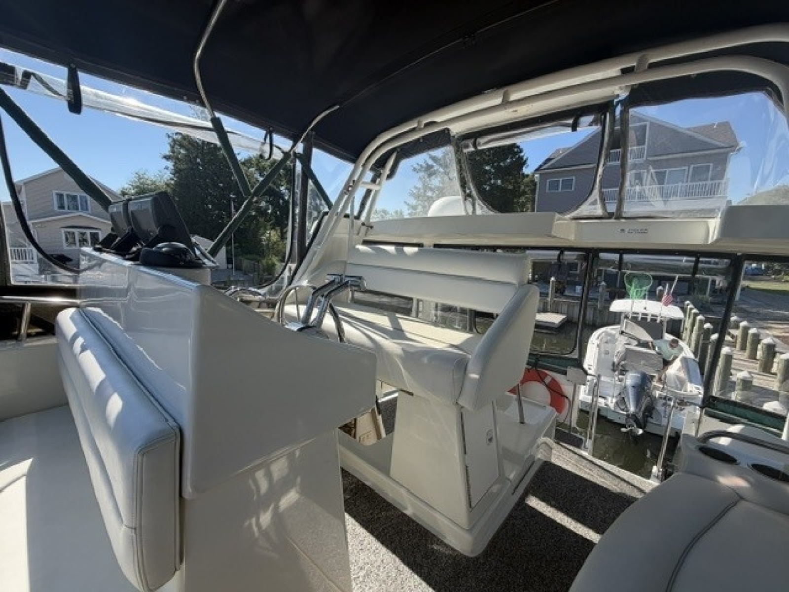 Bridge helm seat