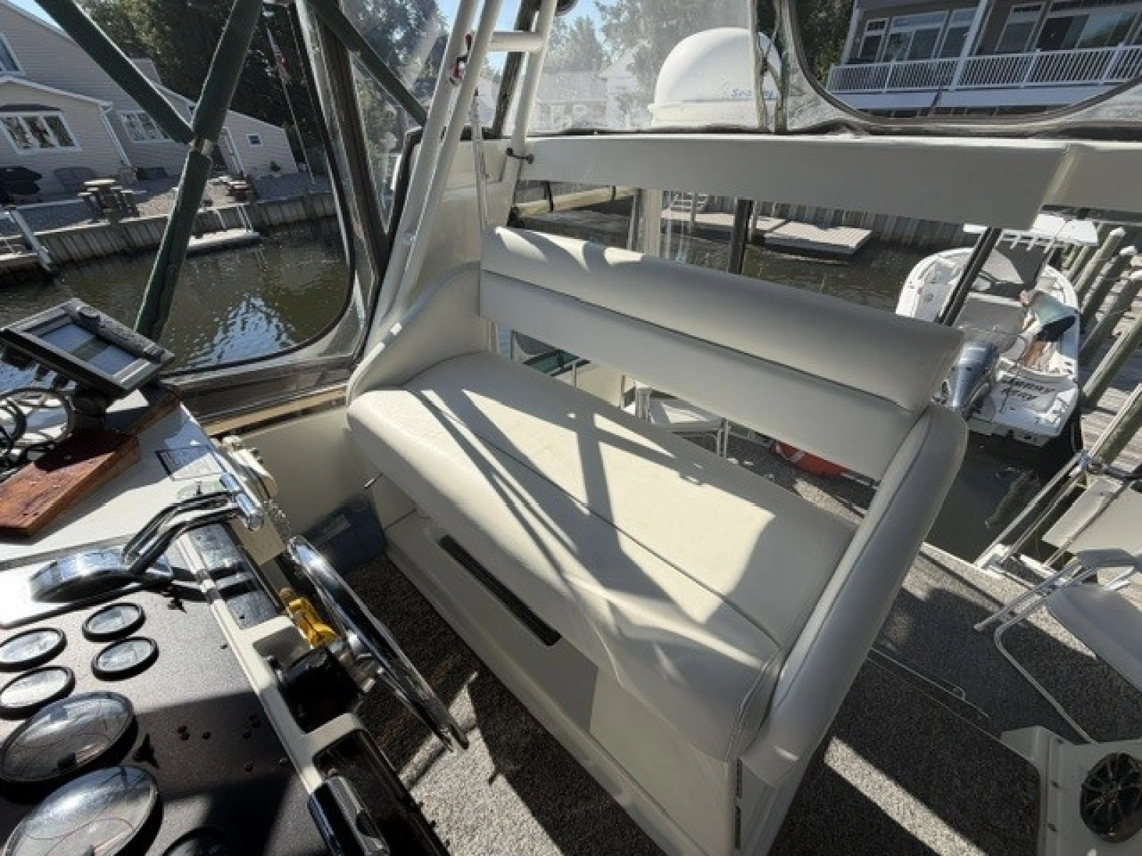 Helm seat
