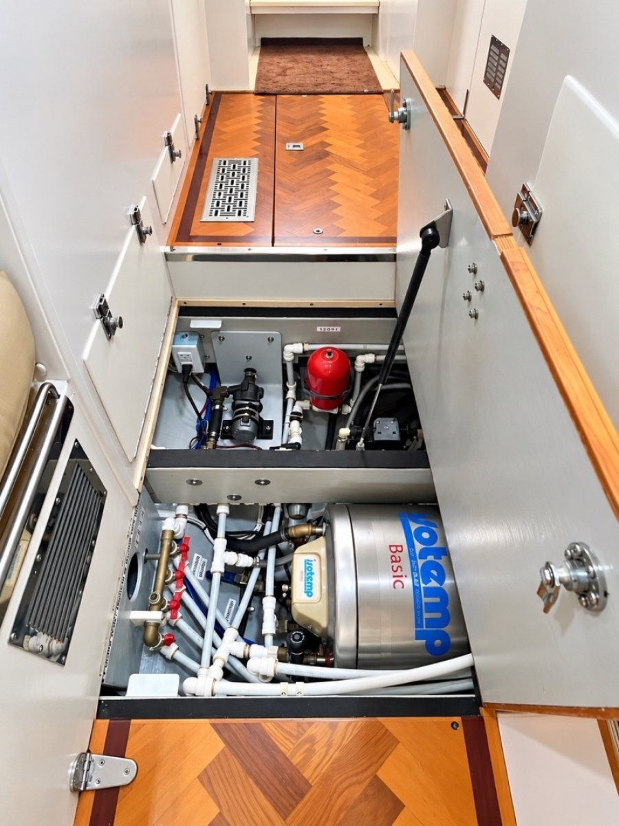 2011 Reliance 44