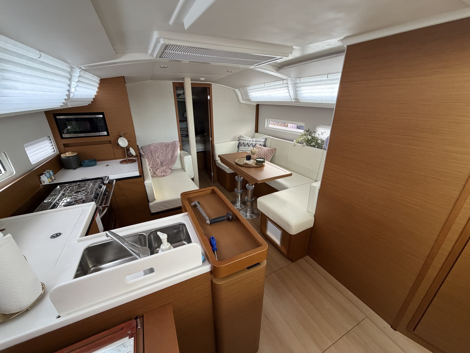 2024 Jeanneau Sun Odyssey 410
