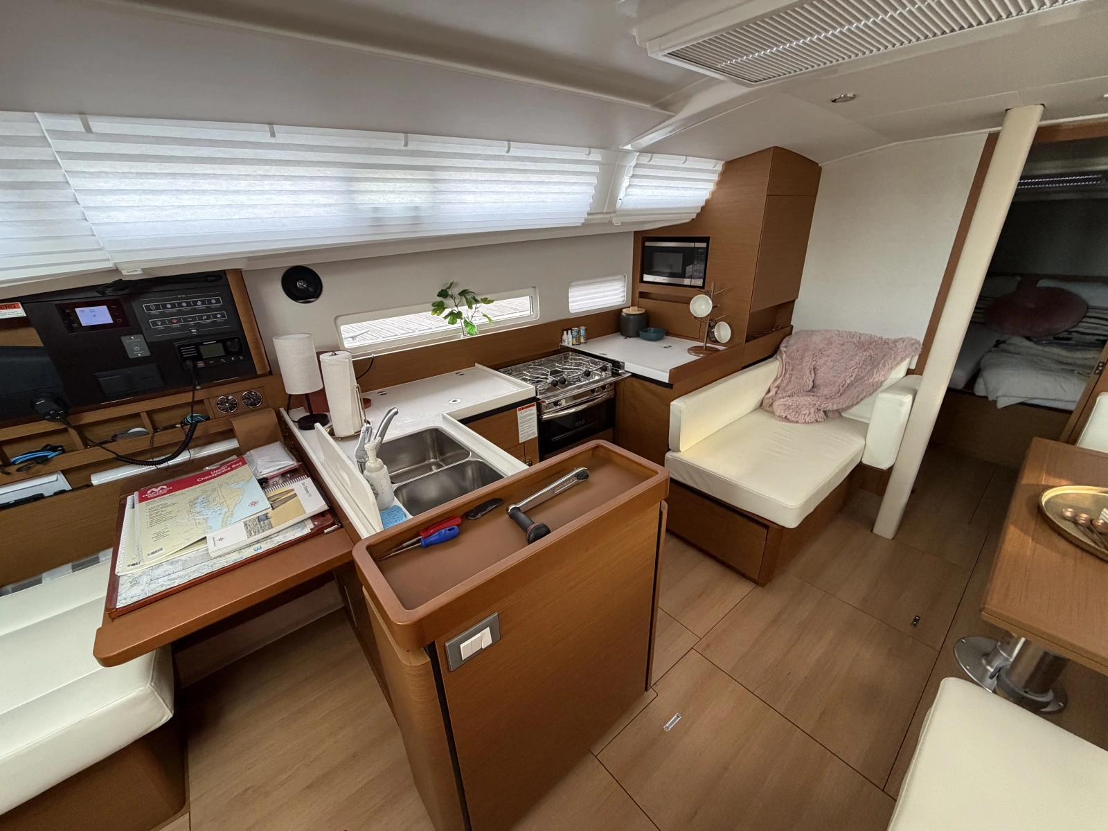 2024 Jeanneau Sun Odyssey 410