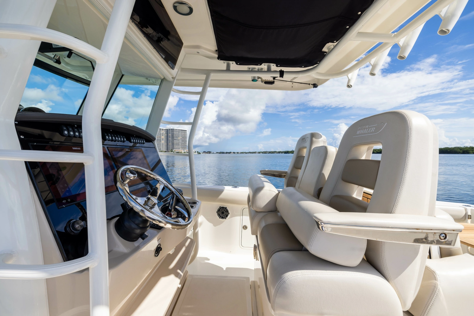 2024 Boston Whaler 330 Outrage