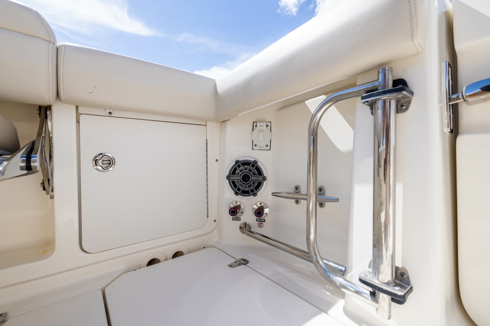 2024 Boston Whaler 330 Outrage