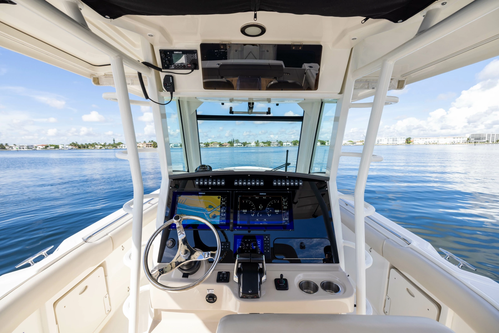 2024 Boston Whaler 330 Outrage