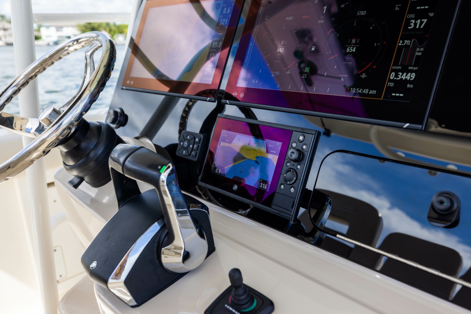 2024 Boston Whaler 330 Outrage