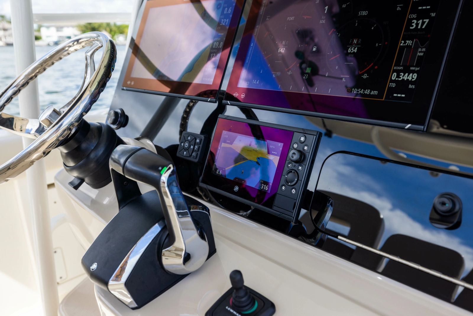 2024 Boston Whaler 330 Outrage