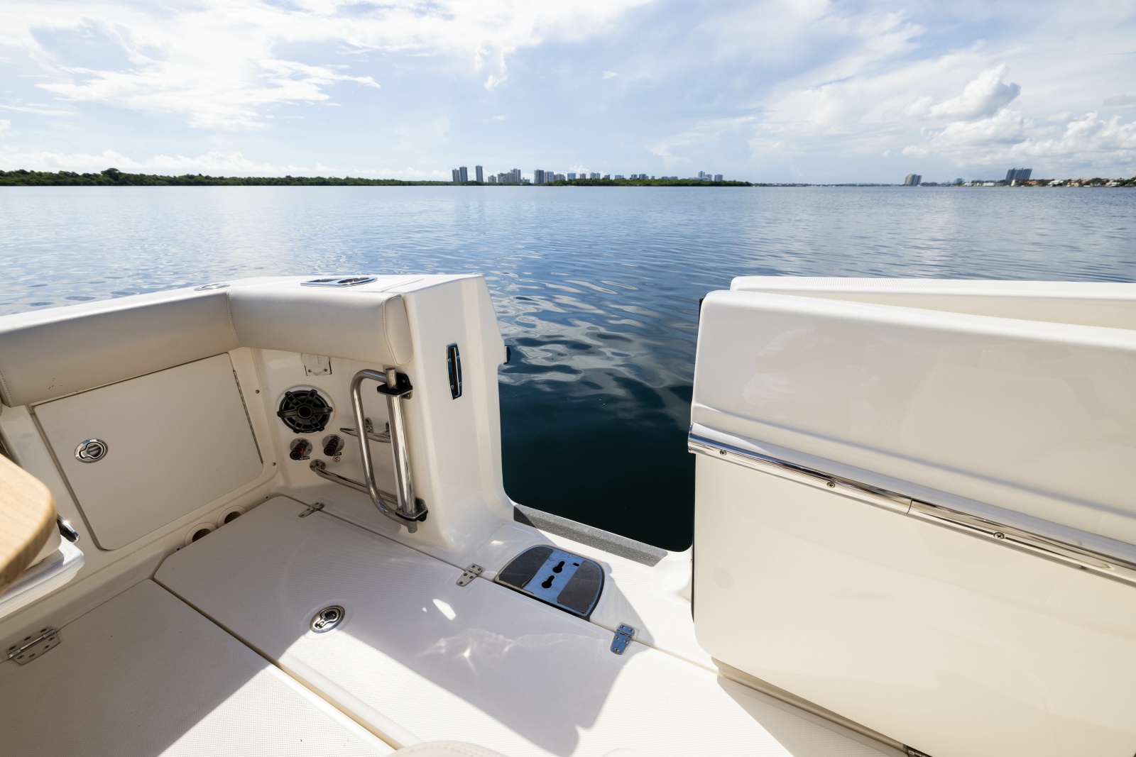 2024 Boston Whaler 330 Outrage