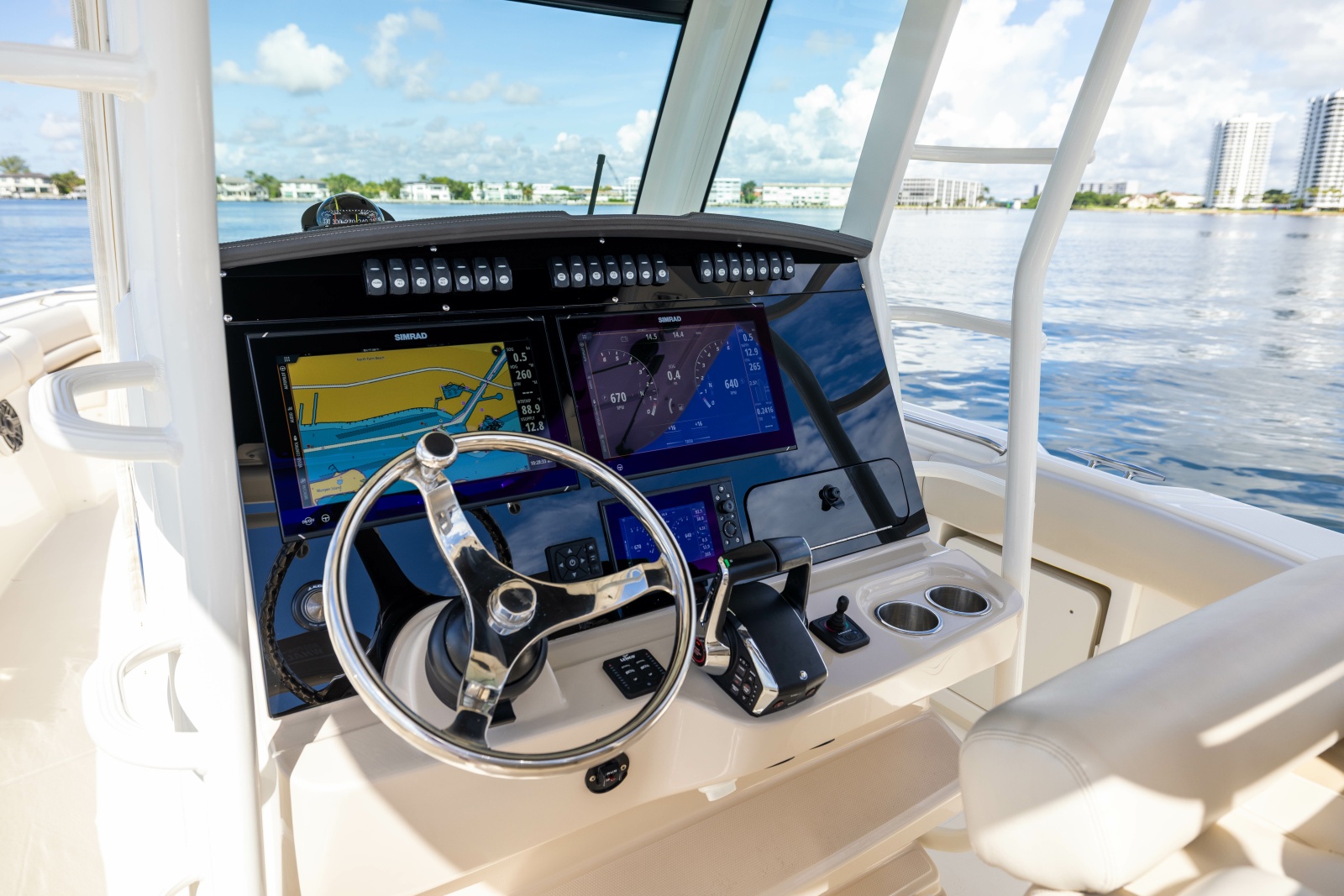 2024 Boston Whaler 330 Outrage