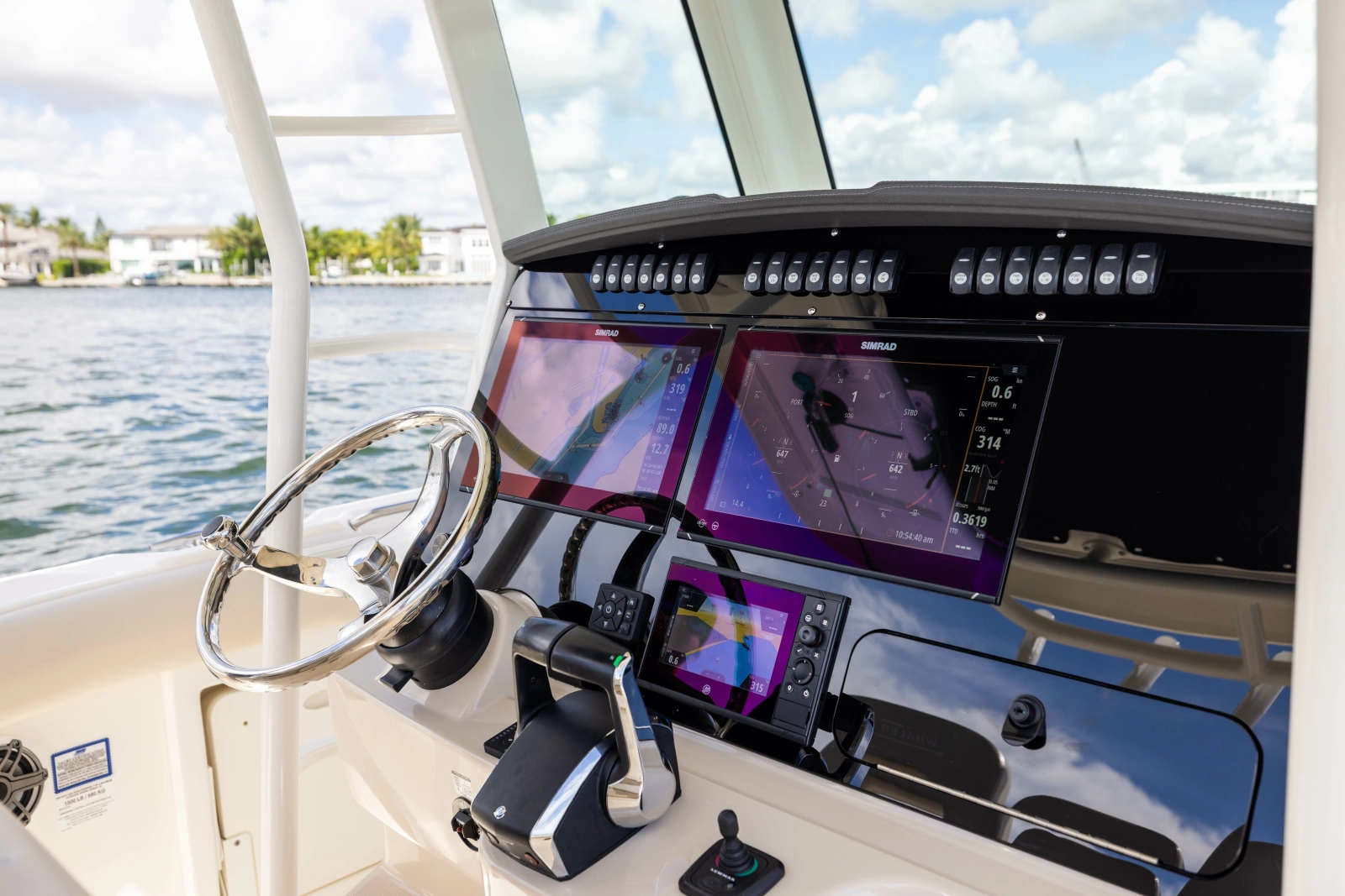 2024 Boston Whaler 330 Outrage