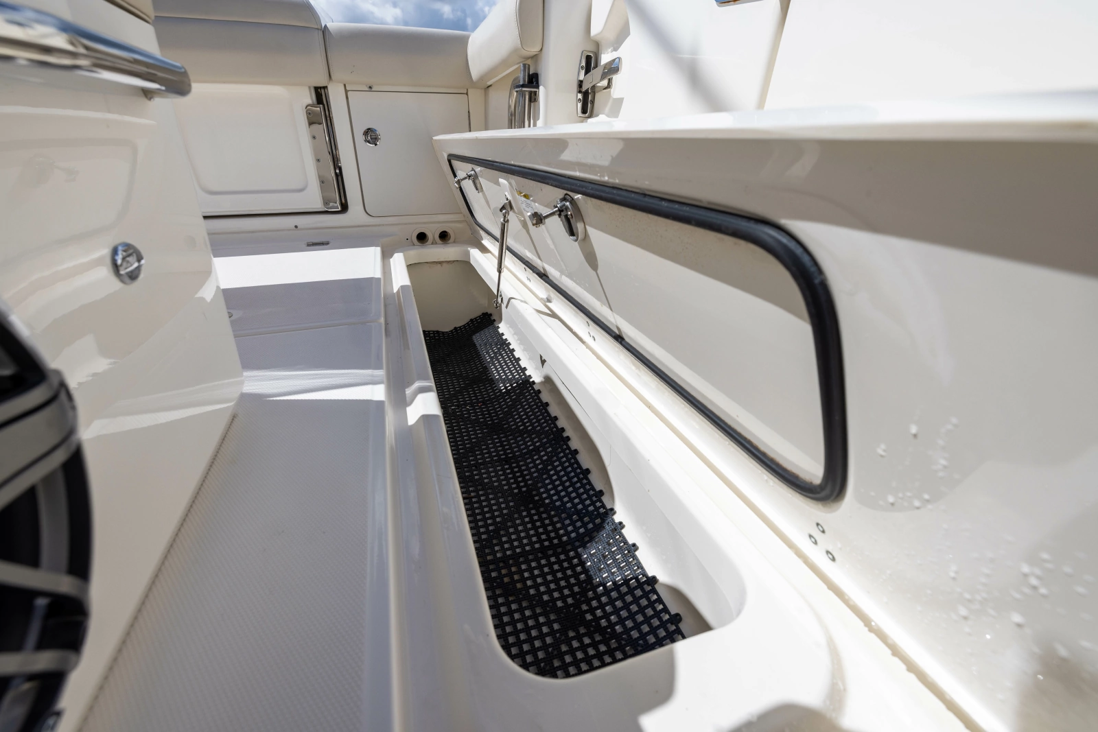 2024 Boston Whaler 330 Outrage