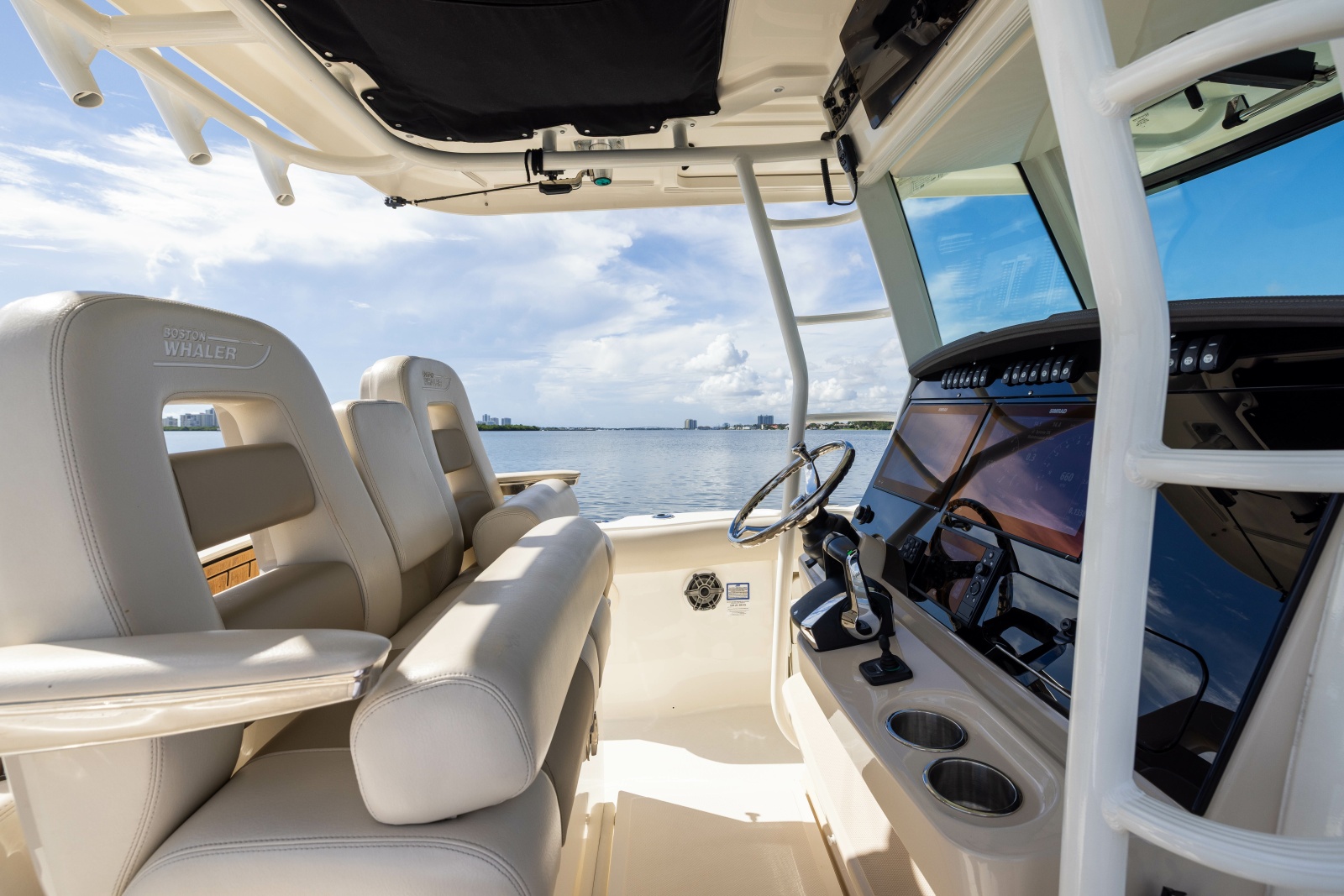 2024 Boston Whaler 330 Outrage