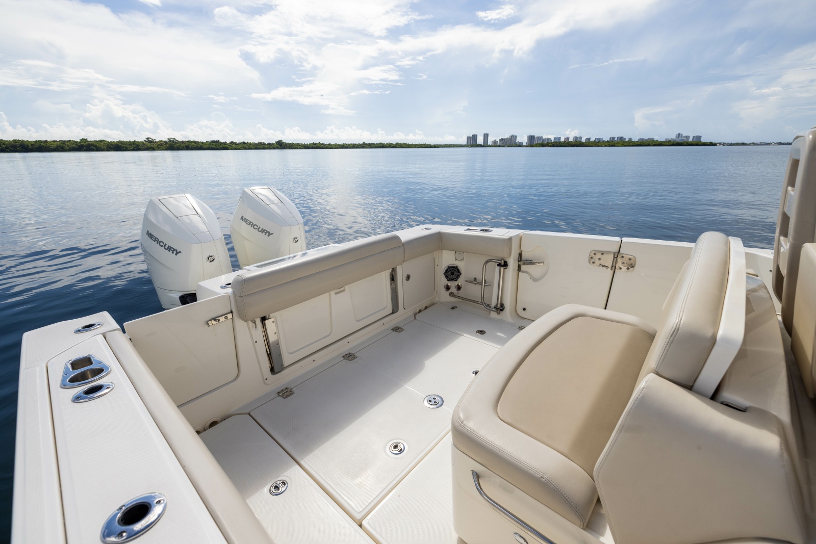 2024 Boston Whaler 330 Outrage