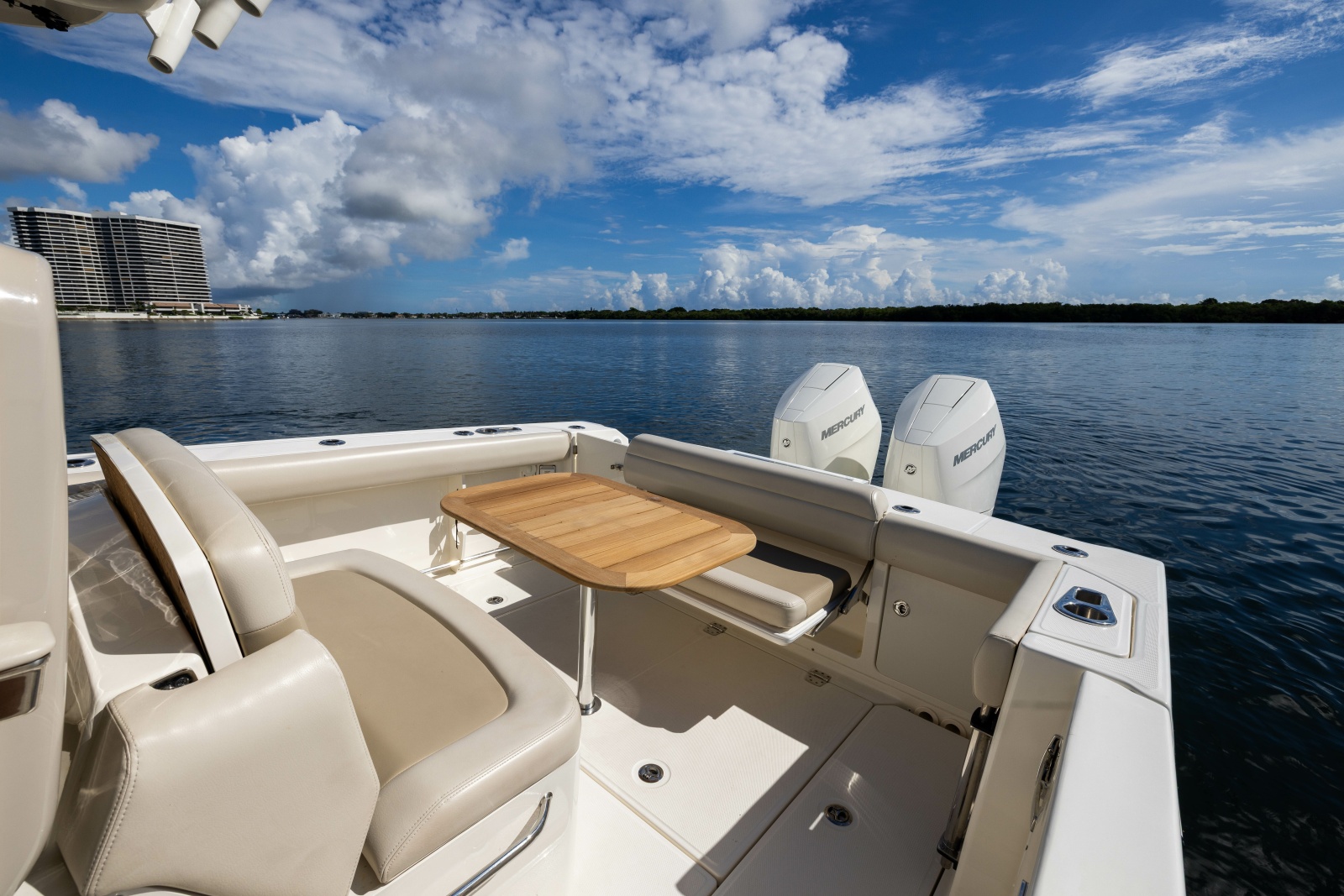 2024 Boston Whaler 330 Outrage