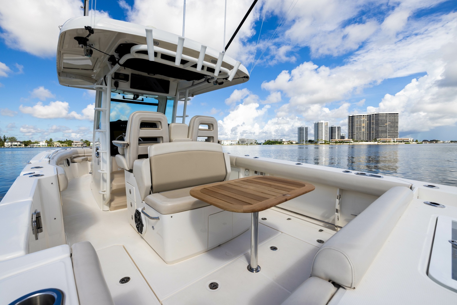 2024 Boston Whaler 330 Outrage