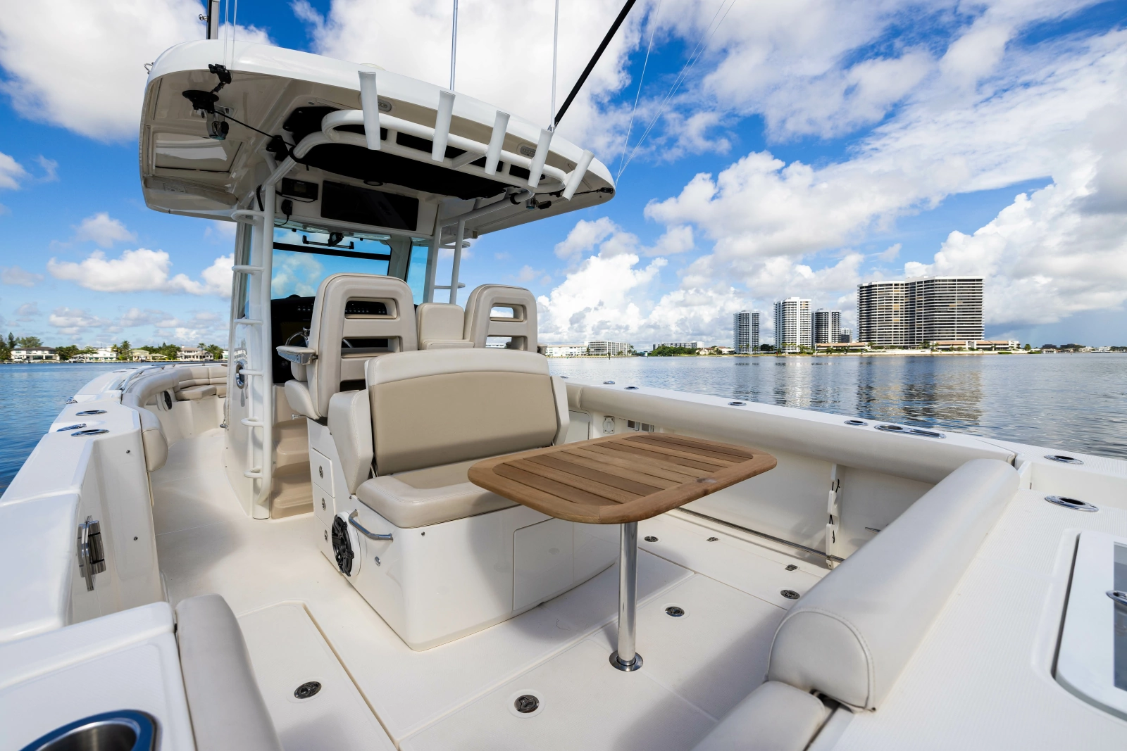 2024 Boston Whaler 330 Outrage