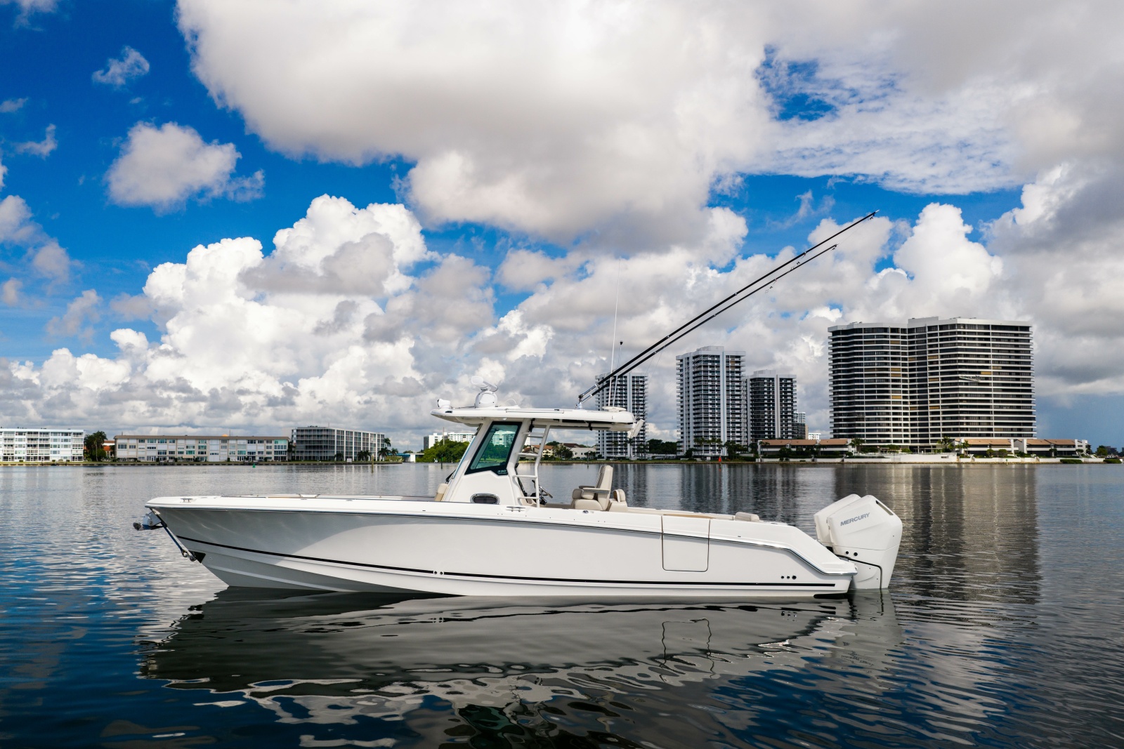 2024 Boston Whaler 330 Outrage