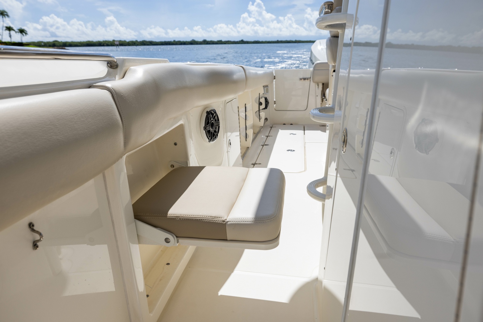 2024 Boston Whaler 330 Outrage