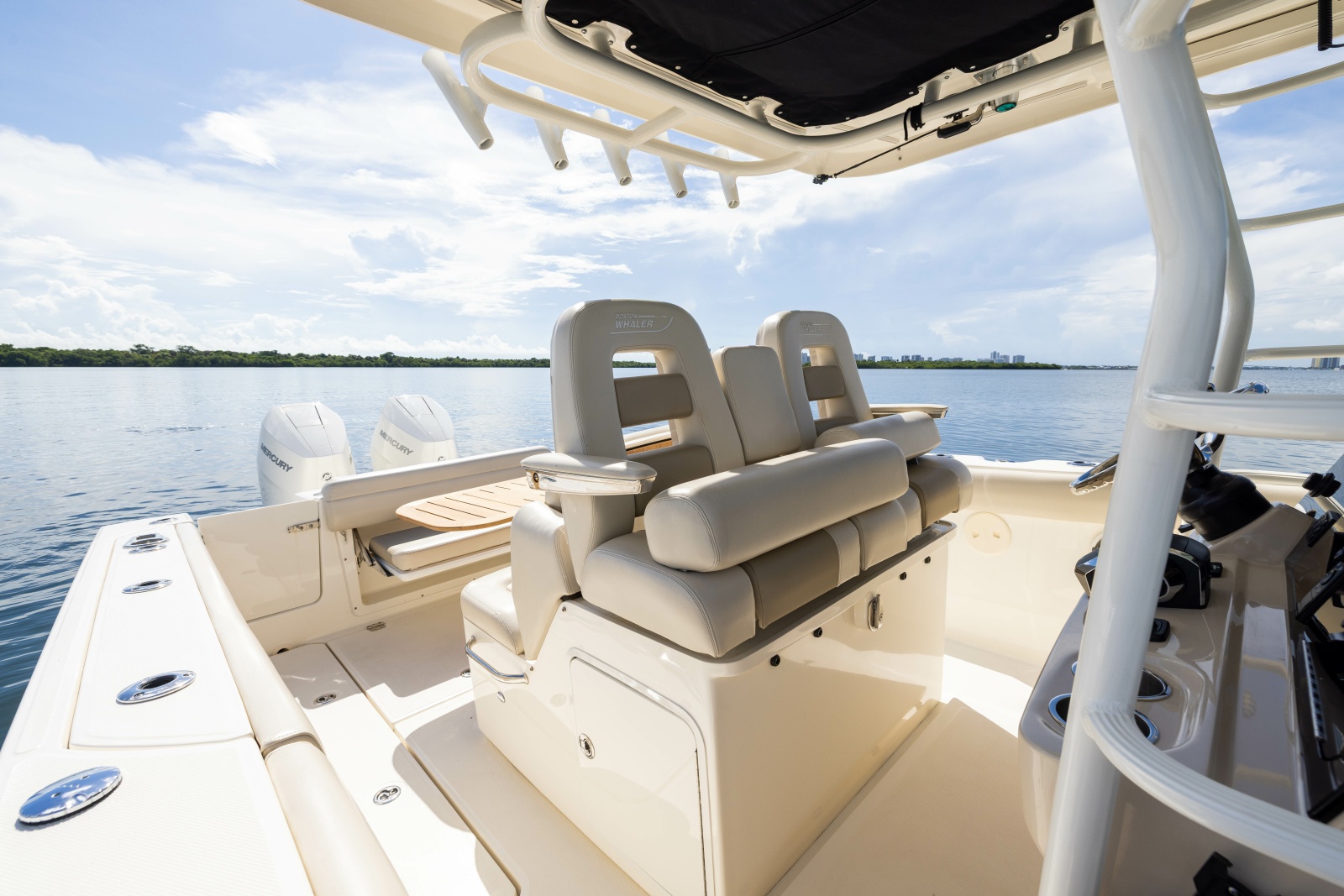 2024 Boston Whaler 330 Outrage