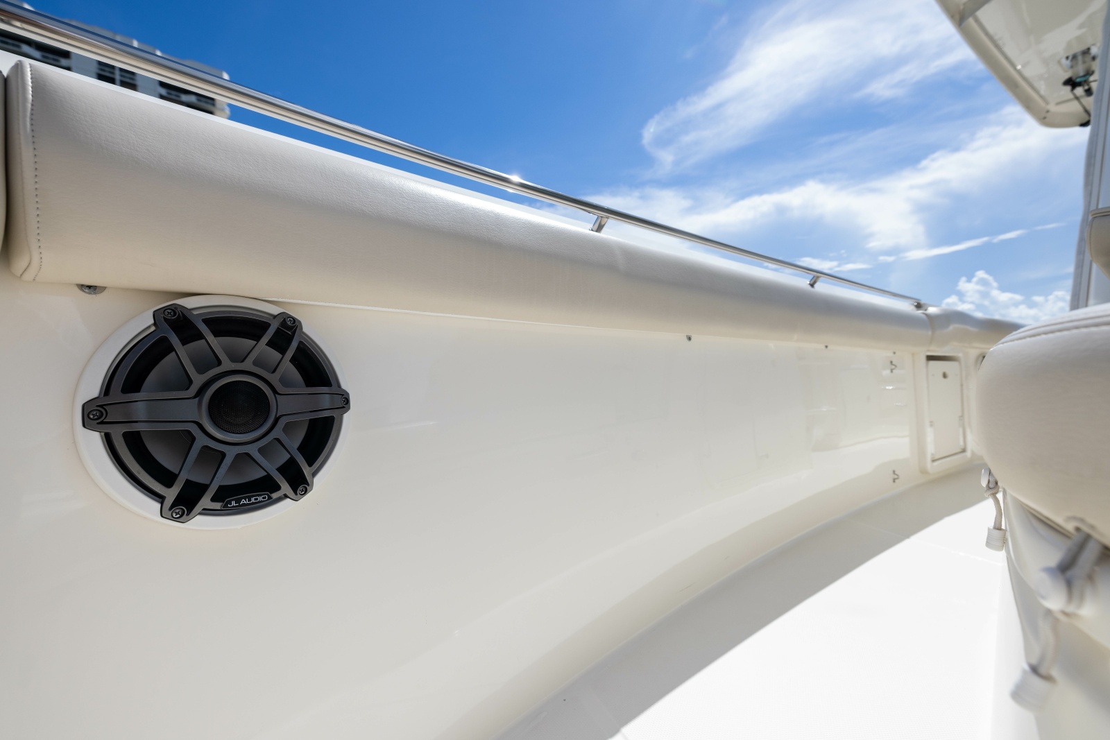 2024 Boston Whaler 330 Outrage