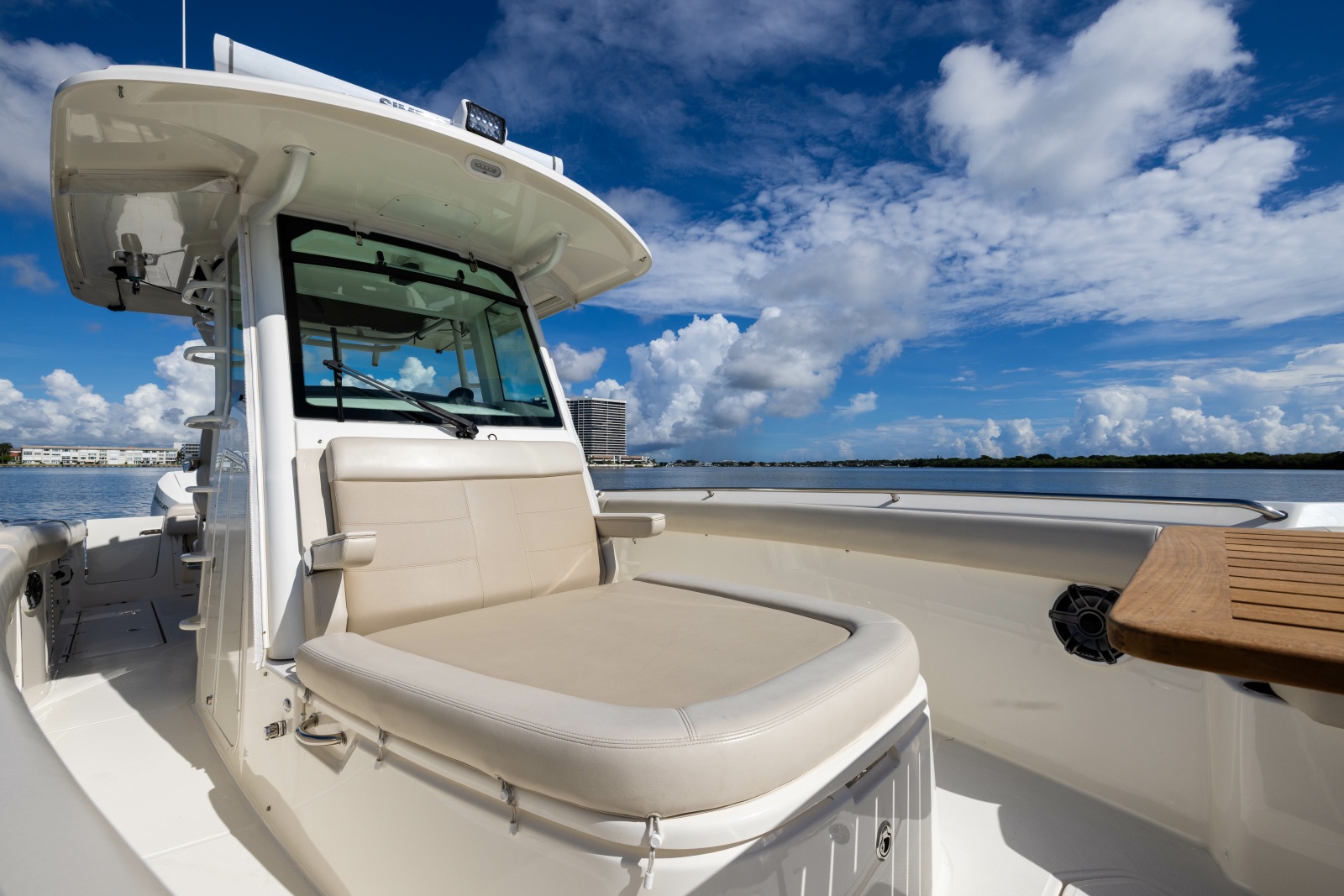 2024 Boston Whaler 330 Outrage