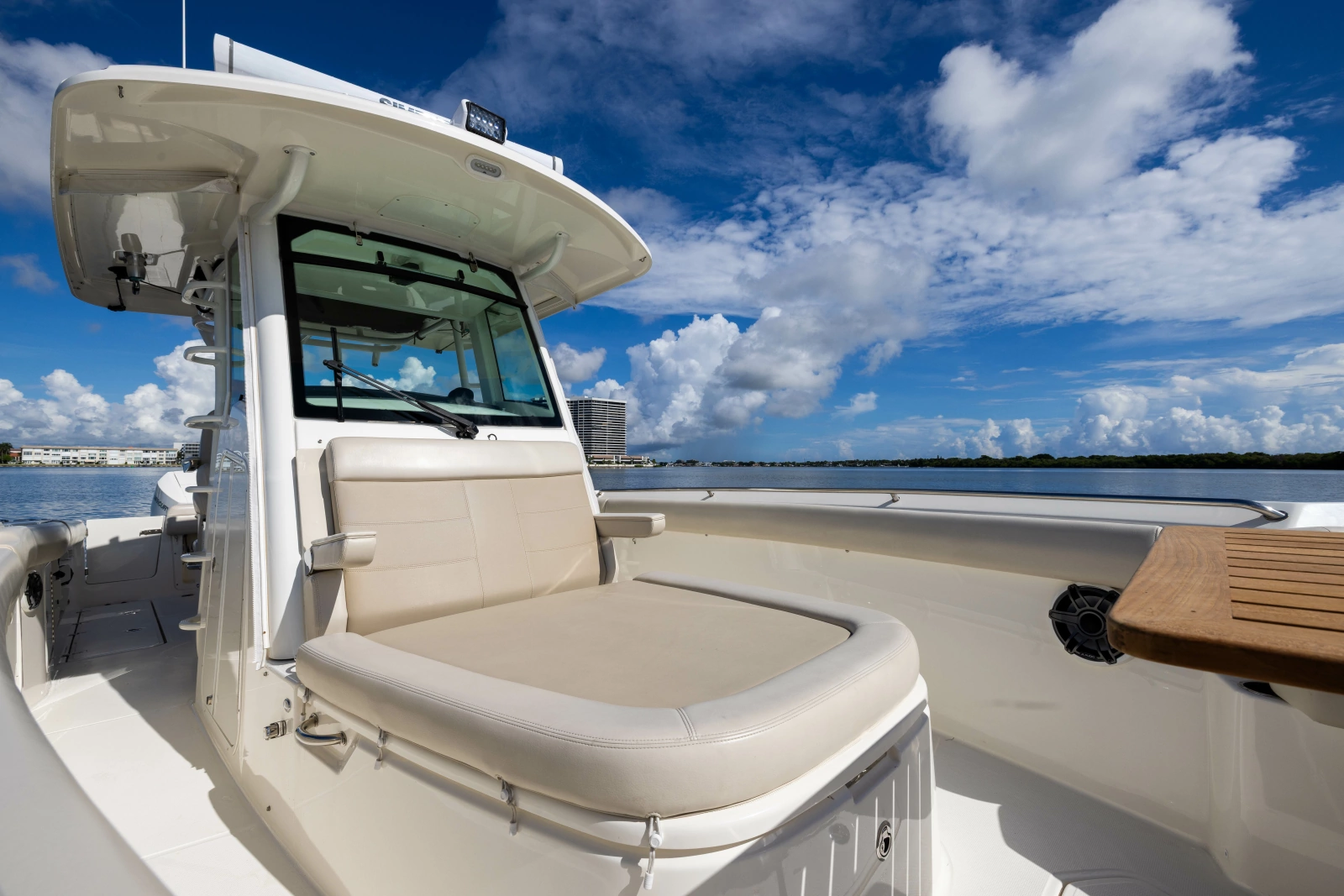 2024 Boston Whaler 330 Outrage