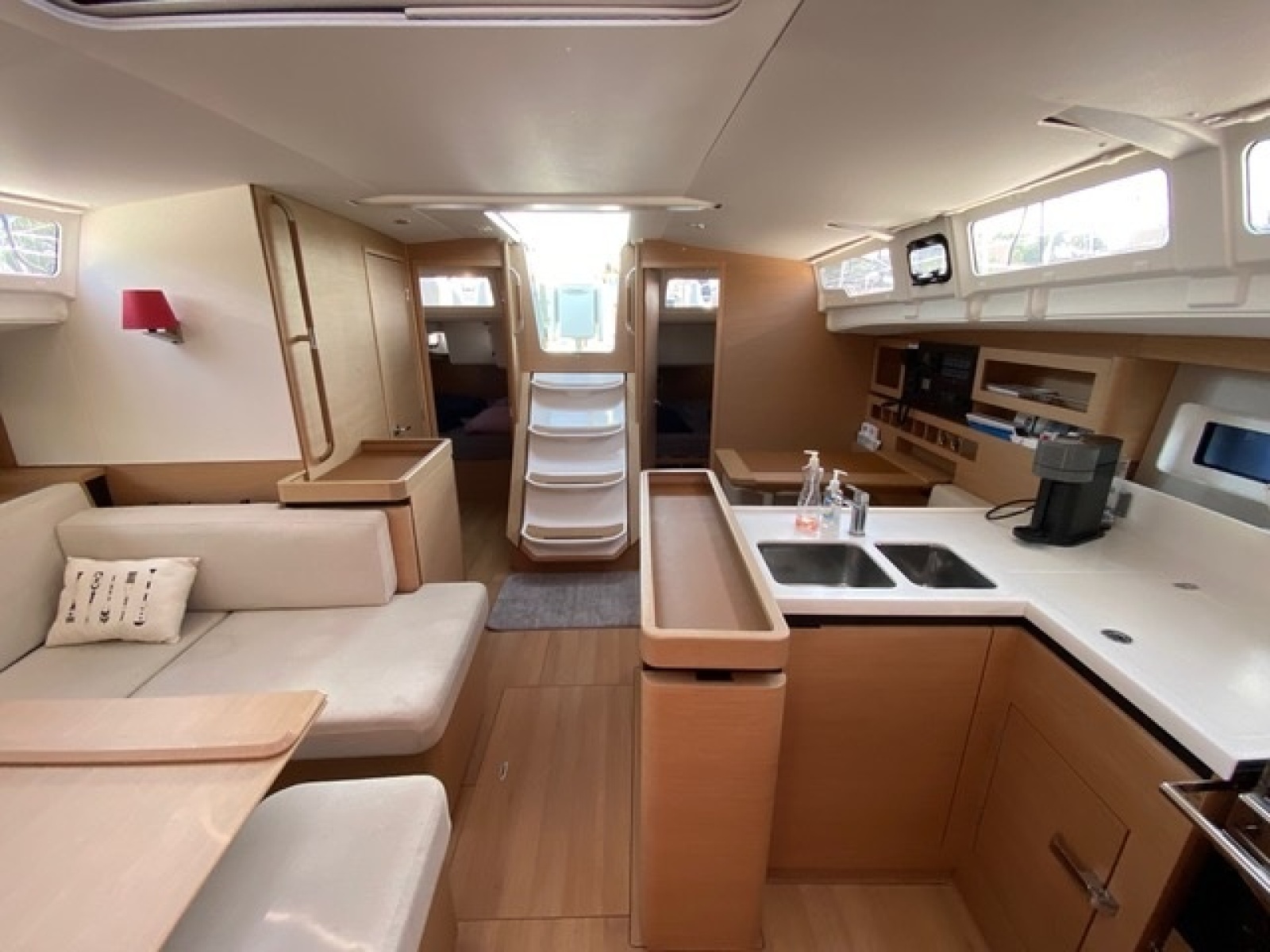 2020 Jeanneau Sun Odyssey 490