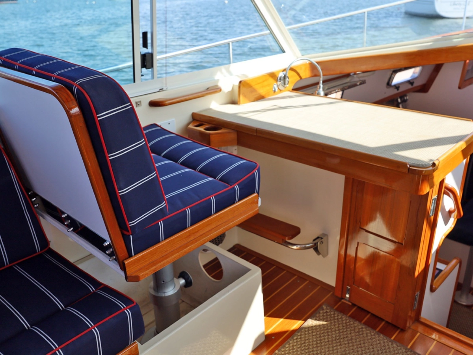 Mate Seat Desk