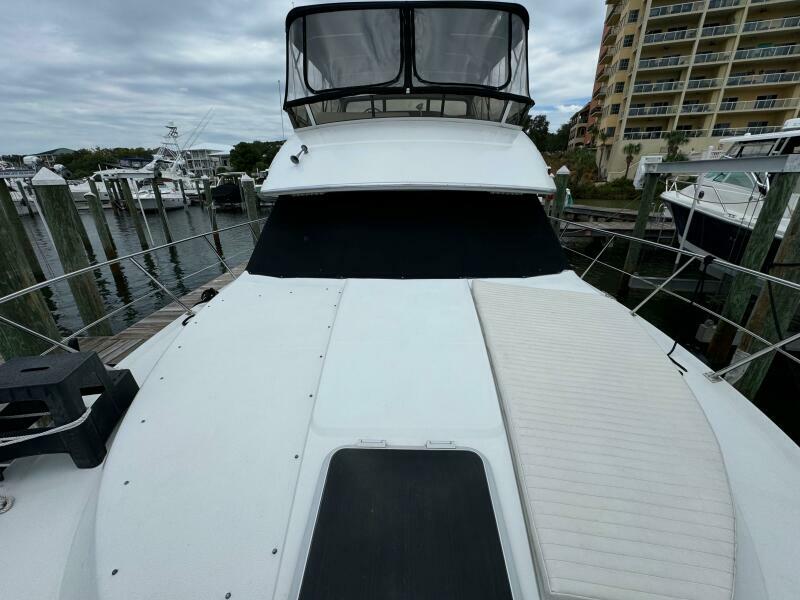 9 1999 Carver 406 Bow