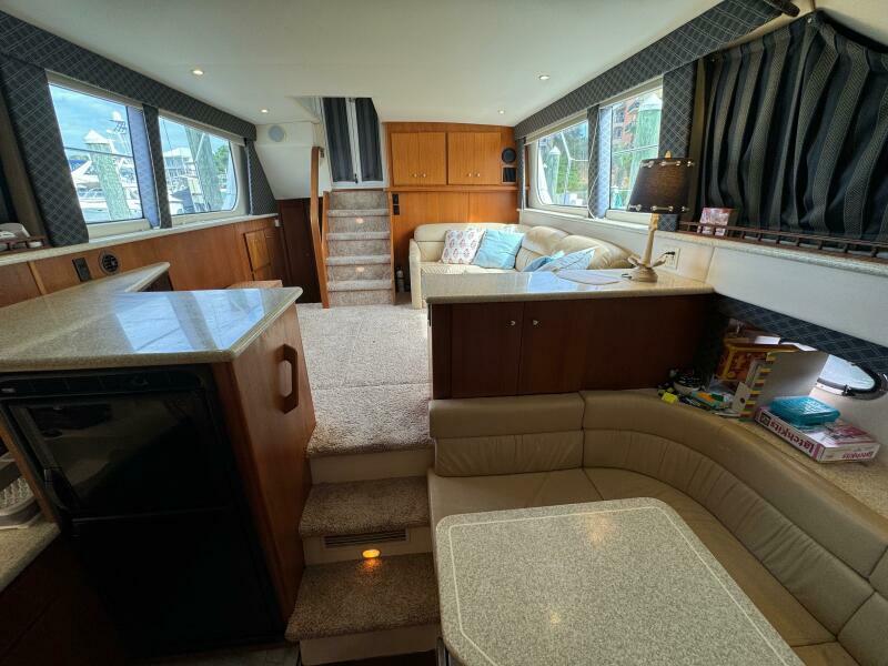 29 1999 Carver 406 Salon Facing Aft