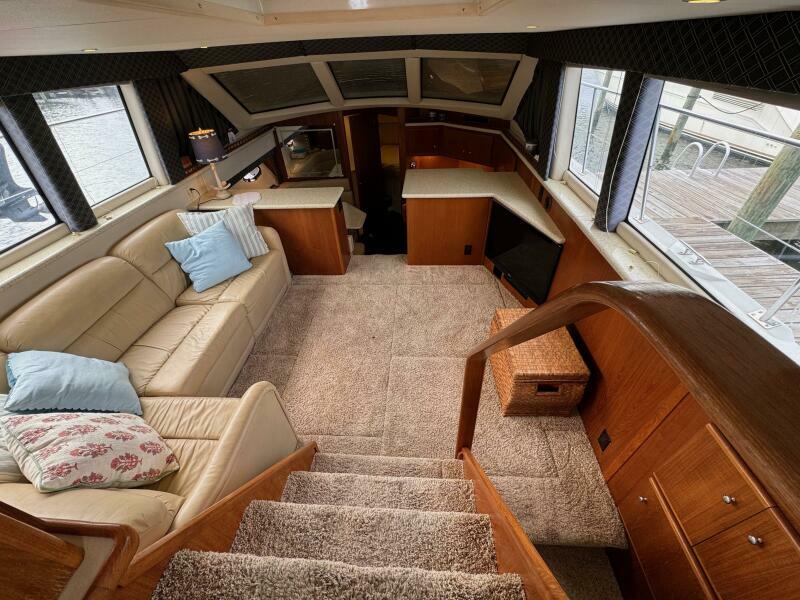 24 1999 Carver 406 Salon Main View