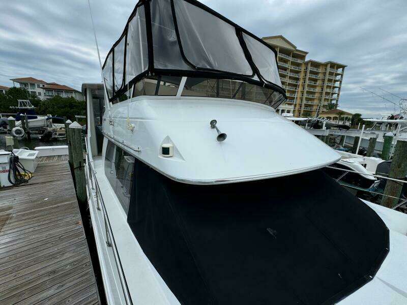 6 1999 Carver 406 Starboard Side