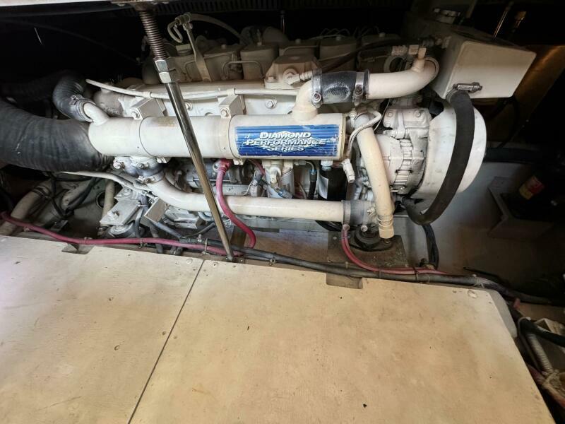 62 1999 Carver 406 Port Motor