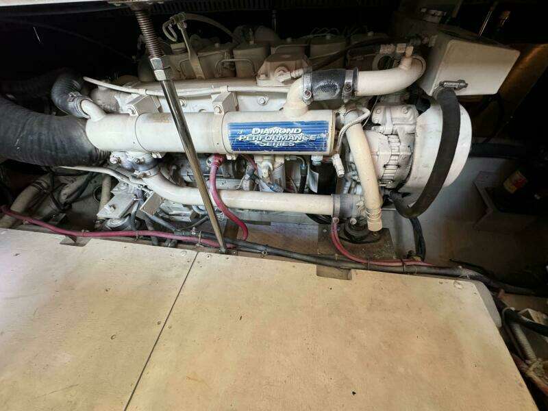 62 1999 Carver 406 Port Motor