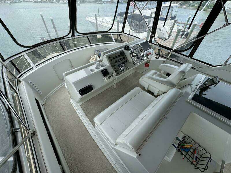 19 1999 Carver 406 Flybridge
