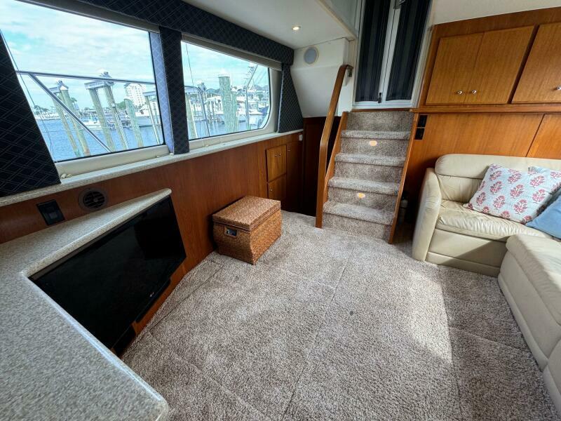 28 1999 Carver 406 Salon Facing Aft