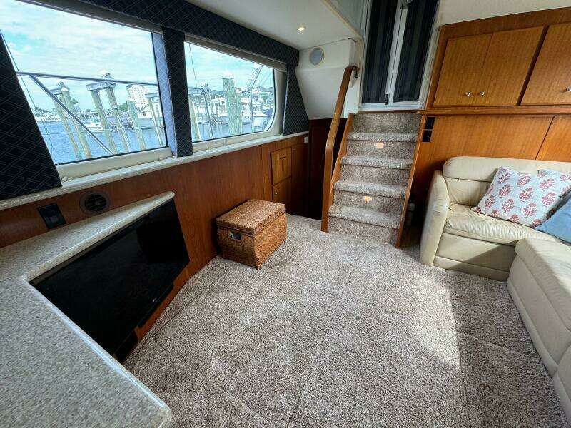 28 1999 Carver 406 Salon Facing Aft