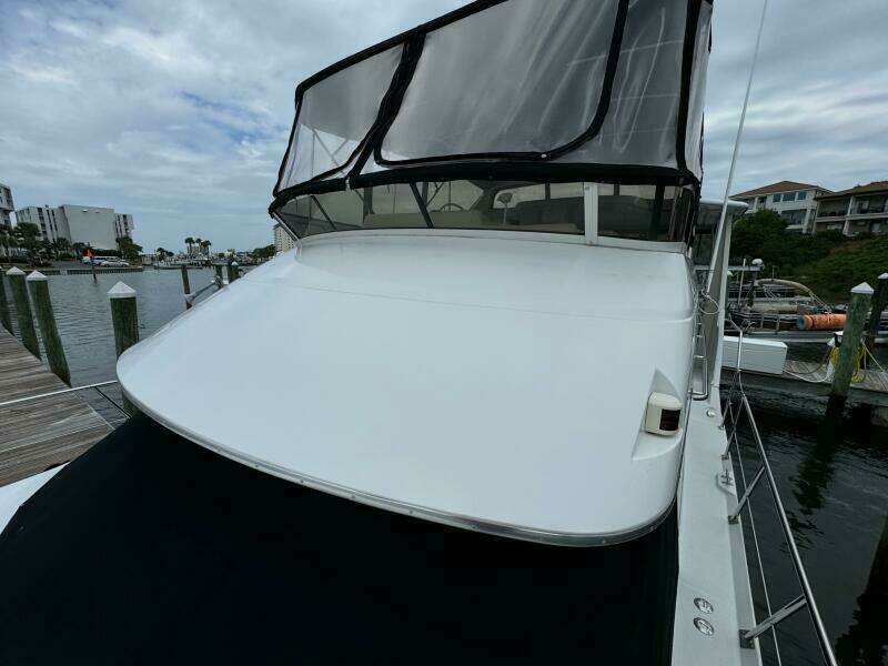 8 1999 Carver 406 Front Brow
