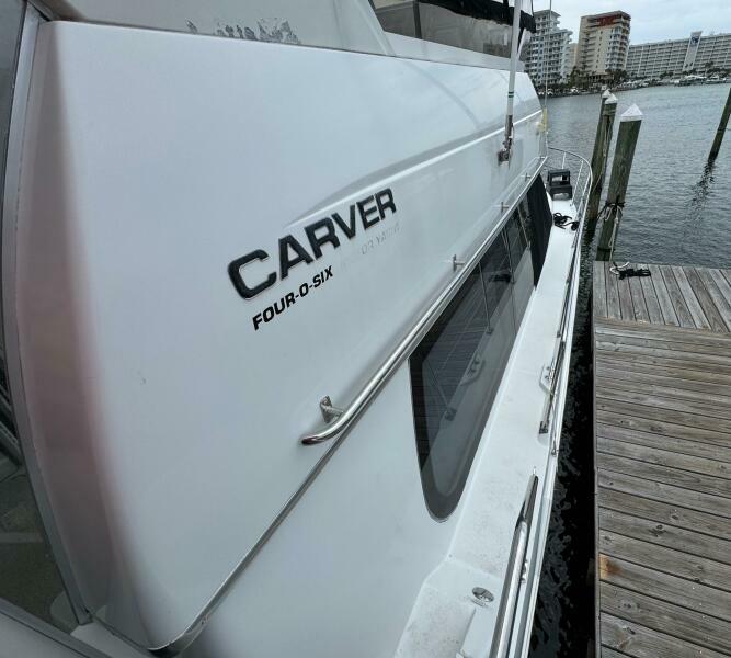 12 1999 Carver 406 Starboard Side