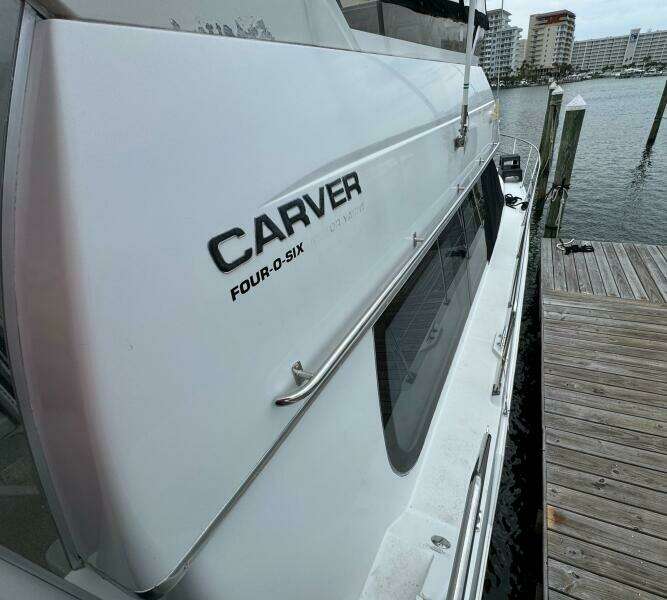 12 1999 Carver 406 Starboard Side