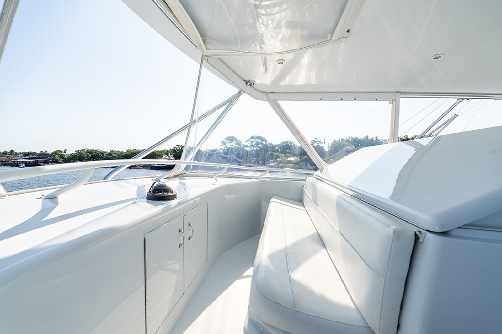 Flybridge forward seating