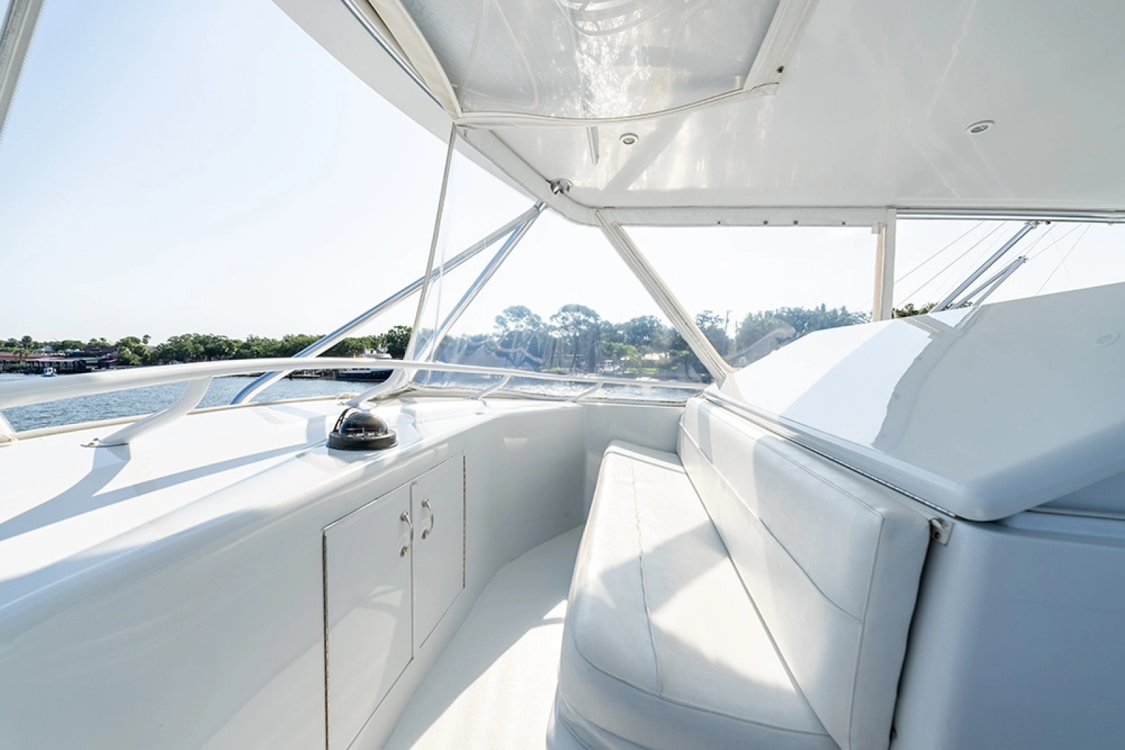 Flybridge forward seating