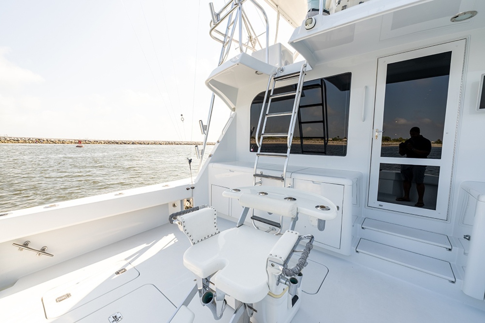 Cockpit - Flybridge access, Cabin entry