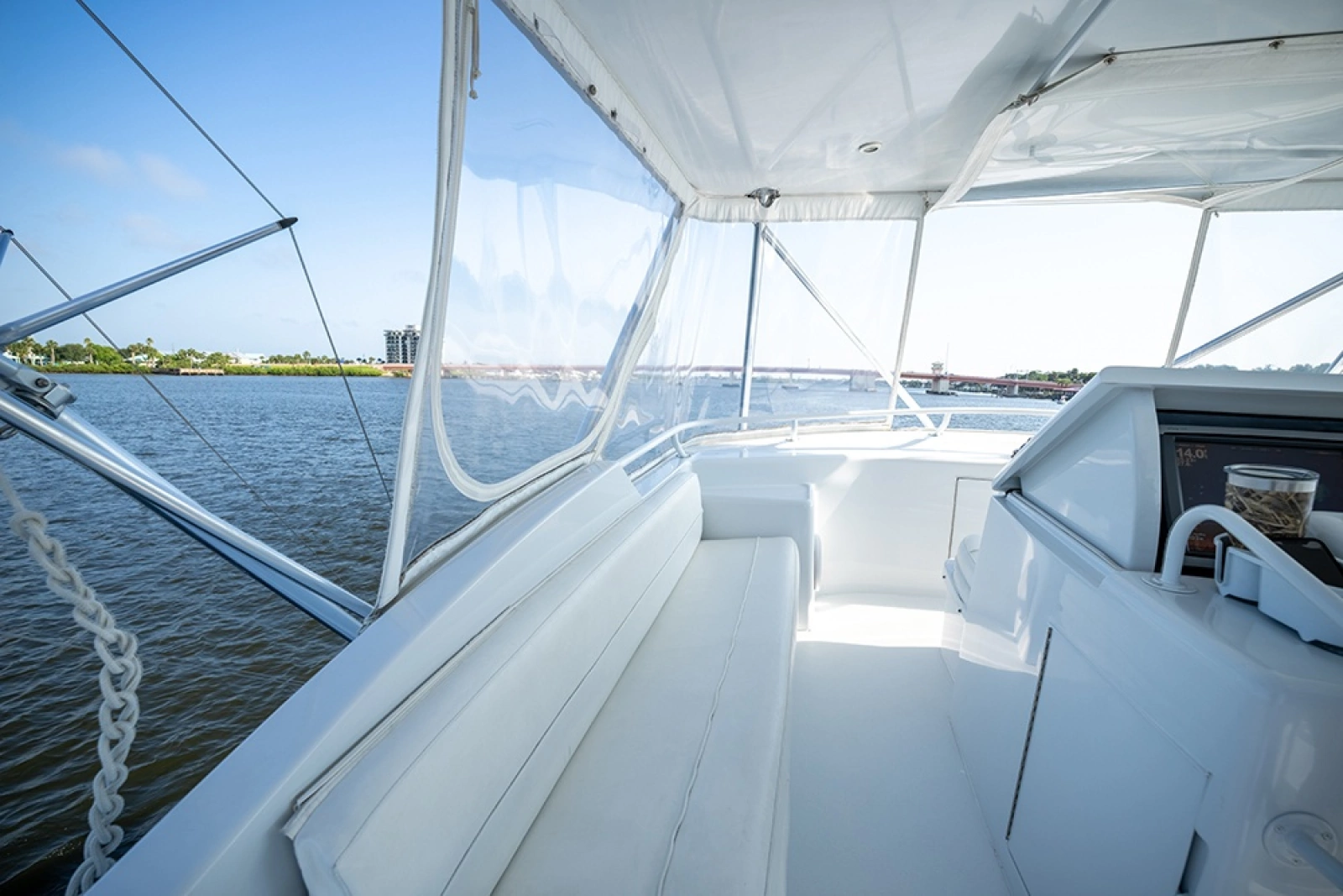 Flybridge portside seating