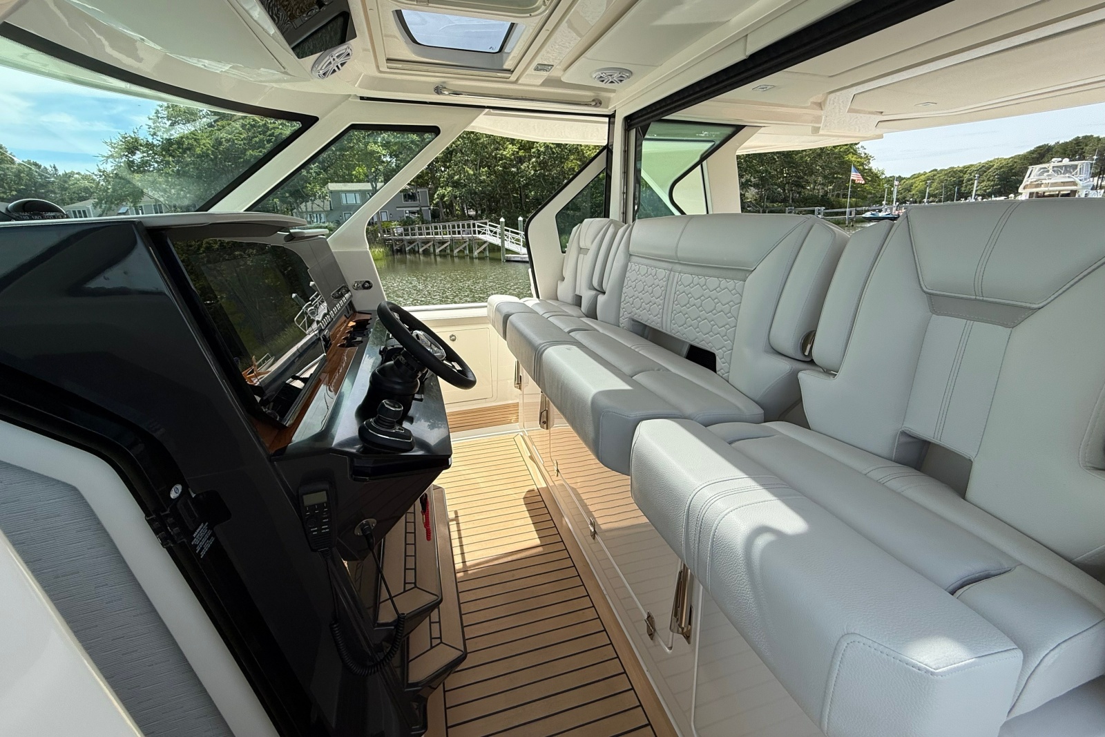 2022 Tiara Yachts 48 LS